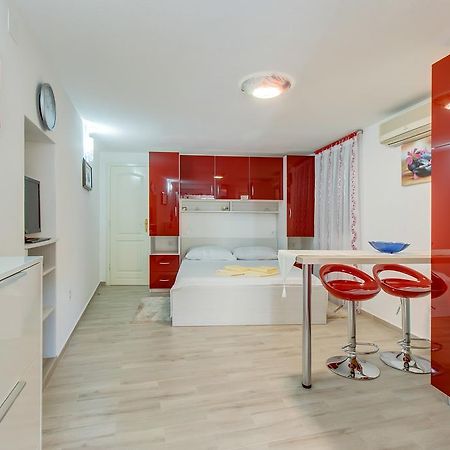 Apartments Leila 木洛希尼 外观 照片